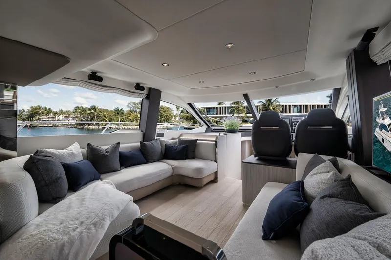 Slide: The Image of Azimut 55 2019 - 18
