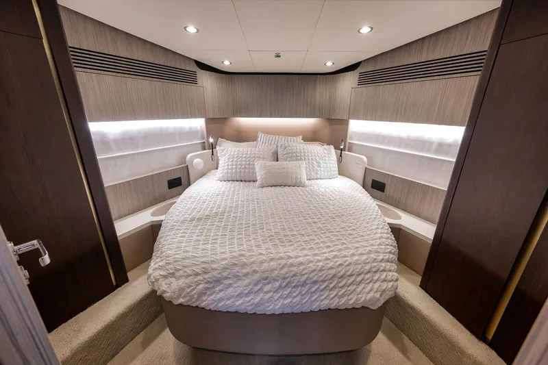 Slide: The Image of Azimut 55 2019 - 24
