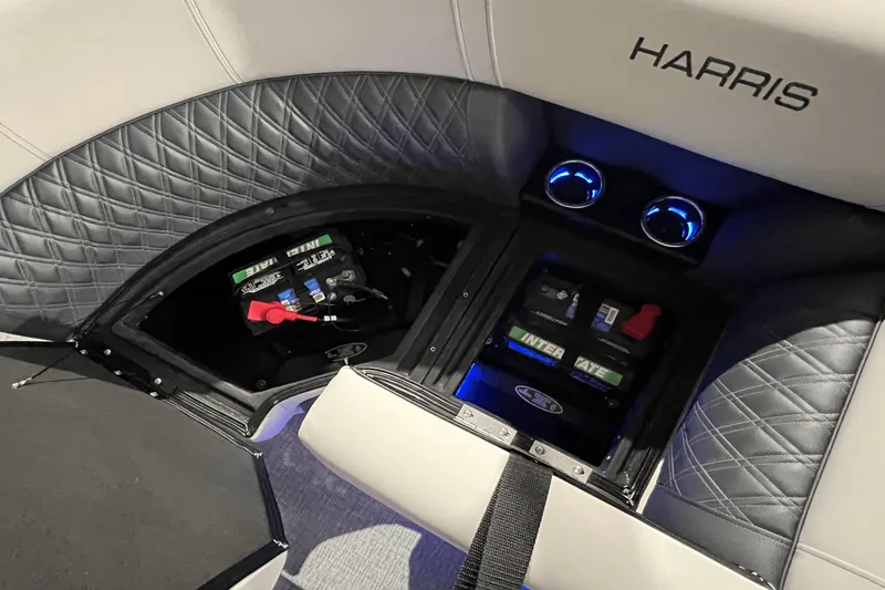 Slide: The Image of Harris 230 Sunliner 2025 - 11