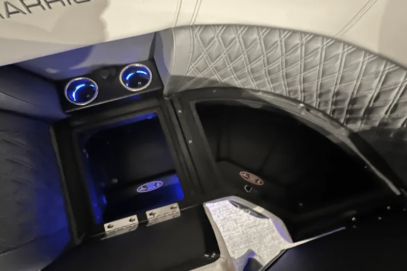 Slide: The Image of Harris 230 Sunliner 2025 - 12