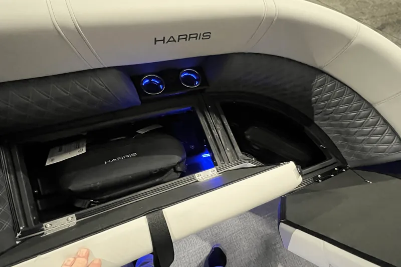 Slide: The Image of Harris 230 Sunliner 2025 - 13