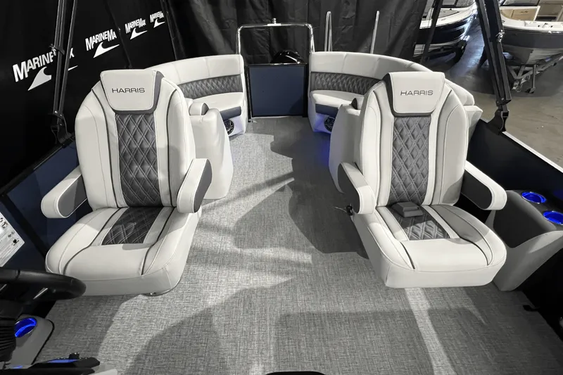 Slide: The Image of Harris 230 Sunliner 2025 - 16