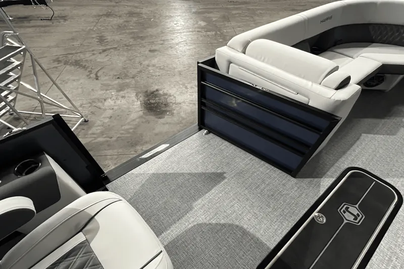 Slide: The Image of Harris 230 Sunliner 2025 - 18