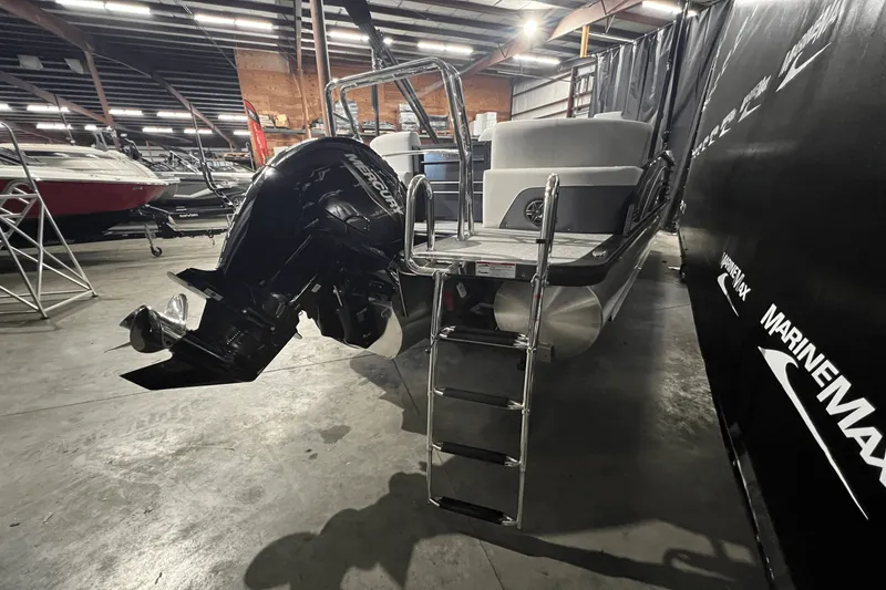 Slide: The Image of Harris 230 Sunliner 2025 - 4