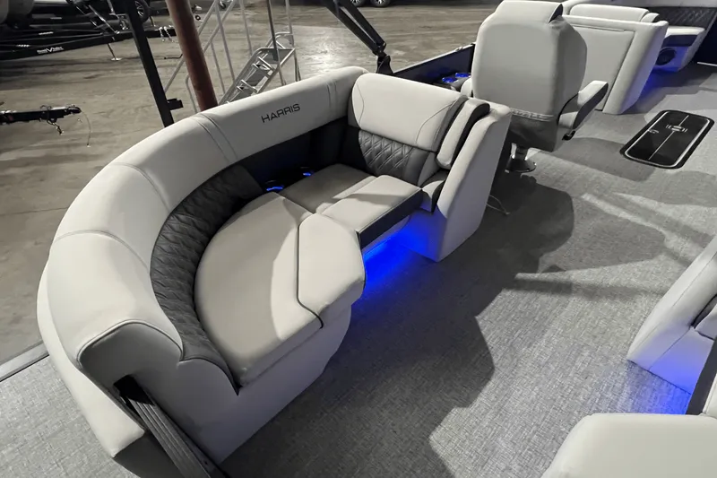 Slide: The Image of Harris 230 Sunliner 2025 - 8