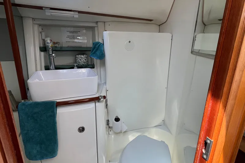 Slide: The Image of Beneteau Oceanis 361 2001 - 16