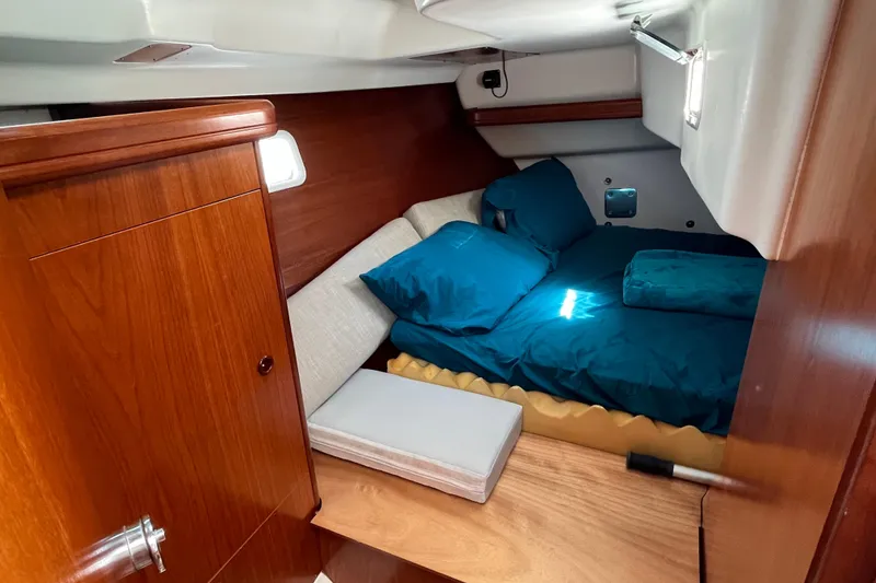 Slide: The Image of Beneteau Oceanis 361 2001 - 18