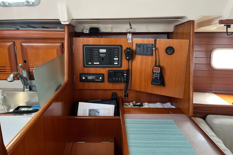 Slide: The Image of Beneteau Oceanis 361 2001 - 9