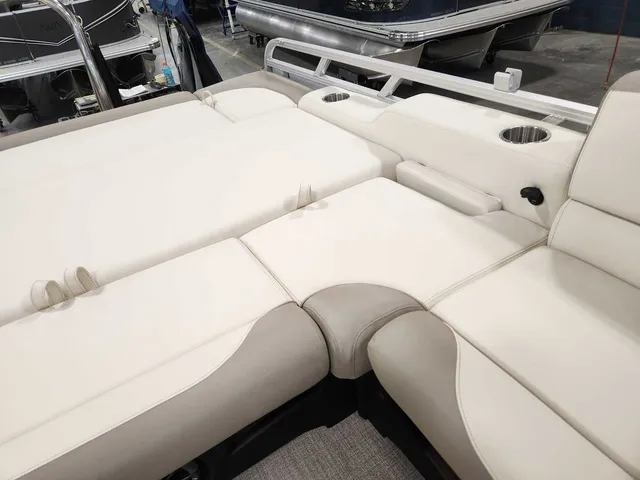 Slide: The Image of Avalon 2385 25 LSZ VRB 2026 - 10
