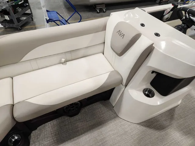 Slide: The Image of Avalon 2385 25 LSZ VRB 2026 - 13
