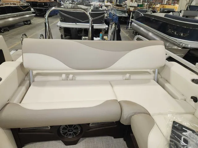 Slide: The Image of Avalon 2385 25 LSZ VRB 2026 - 25