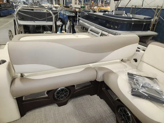 Slide: The Image of Avalon 2385 25 LSZ VRB 2026 - 26