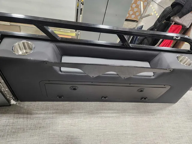 Slide: The Image of Avalon 2385 25 LSZ VRB 2026 - 1