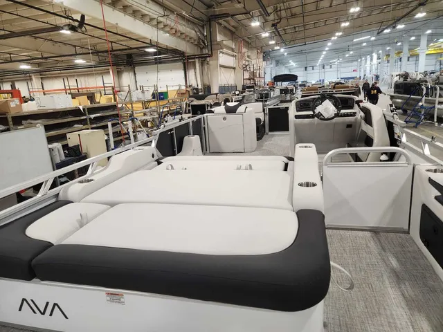 Slide: The Image of Avalon 2385 25 LSZ VRB 2026 - 8