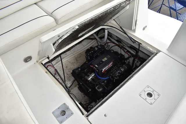 Slide: The Image of Bayliner Marine 3300 SCR Cruiser 2001 - 16