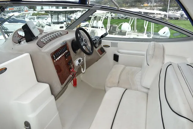 Slide: The Image of Bayliner Marine 3300 SCR Cruiser 2001 - 29