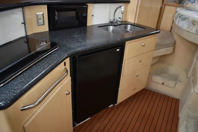 Slide: The Image of Bayliner Marine 3300 SCR Cruiser 2001 - 45