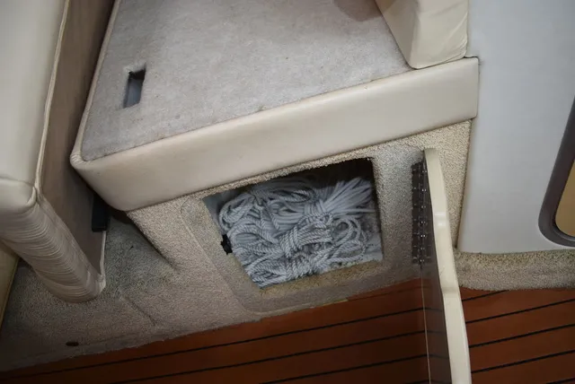 Slide: The Image of Bayliner Marine 3300 SCR Cruiser 2001 - 59
