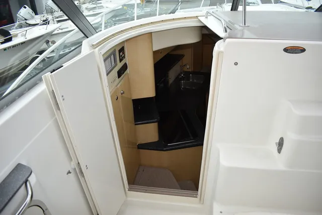 Slide: The Image of Bayliner Marine 3300 SCR Cruiser 2001 - 37