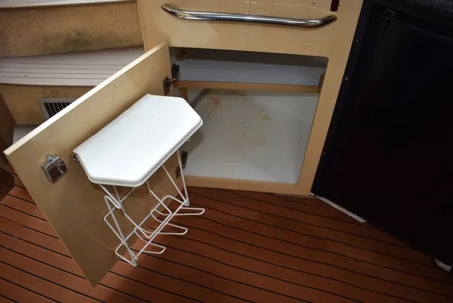 Slide: The Image of Bayliner Marine 3300 SCR Cruiser 2001 - 47