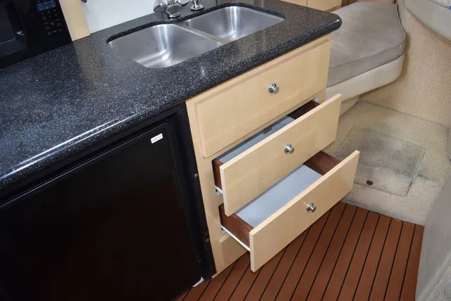 Slide: The Image of Bayliner Marine 3300 SCR Cruiser 2001 - 56