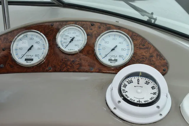 Slide: The Image of Bayliner Marine 3300 SCR Cruiser 2001 - 33