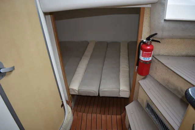 Slide: The Image of Bayliner Marine 3300 SCR Cruiser 2001 - 67