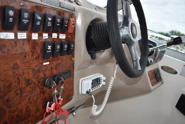Slide: The Image of Bayliner Marine 3300 SCR Cruiser 2001 - 31