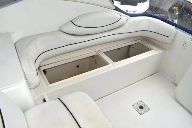 Slide: The Image of Bayliner Marine 3300 SCR Cruiser 2001 - 27