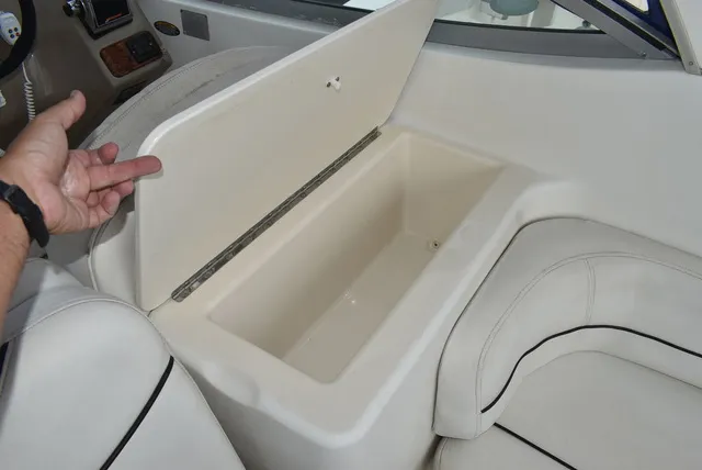 Slide: The Image of Bayliner Marine 3300 SCR Cruiser 2001 - 15