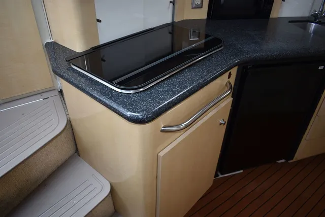 Slide: The Image of Bayliner Marine 3300 SCR Cruiser 2001 - 44