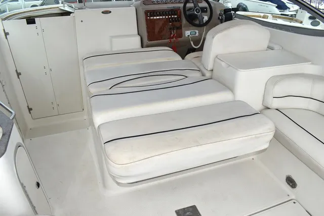 Slide: The Image of Bayliner Marine 3300 SCR Cruiser 2001 - 20
