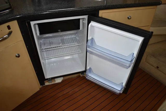 Slide: The Image of Bayliner Marine 3300 SCR Cruiser 2001 - 48