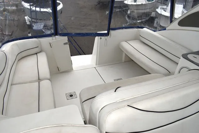 Slide: The Image of Bayliner Marine 3300 SCR Cruiser 2001 - 36