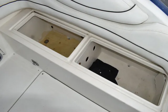 Slide: The Image of Bayliner Marine 3300 SCR Cruiser 2001 - 28