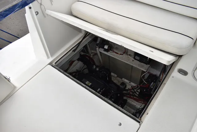 Slide: The Image of Bayliner Marine 3300 SCR Cruiser 2001 - 70