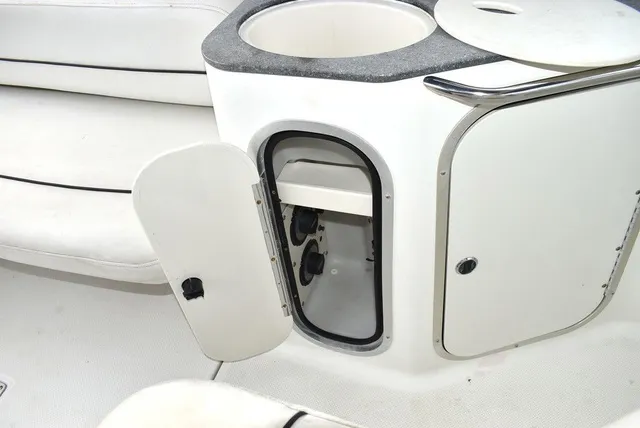 Slide: The Image of Bayliner Marine 3300 SCR Cruiser 2001 - 24