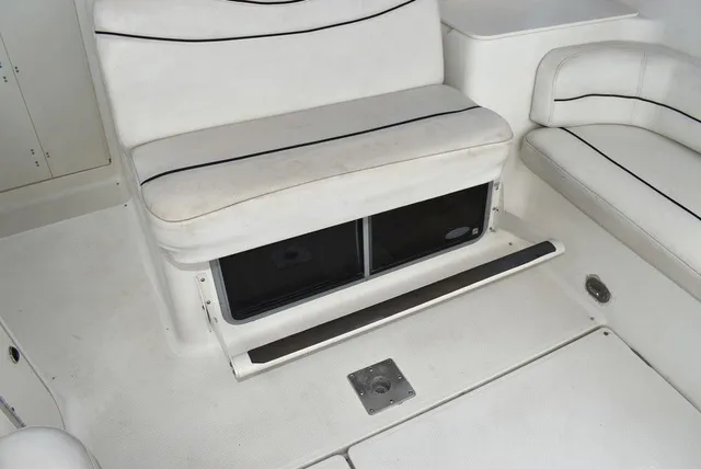 Slide: The Image of Bayliner Marine 3300 SCR Cruiser 2001 - 21