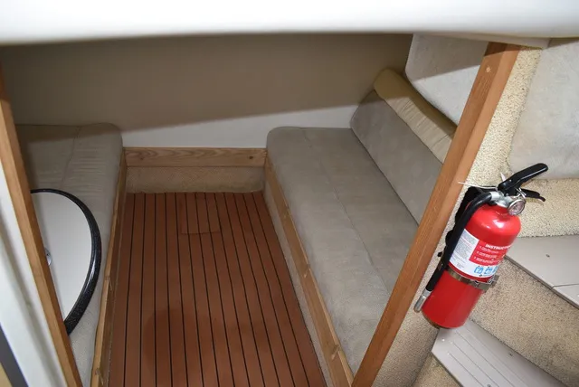Slide: The Image of Bayliner Marine 3300 SCR Cruiser 2001 - 55