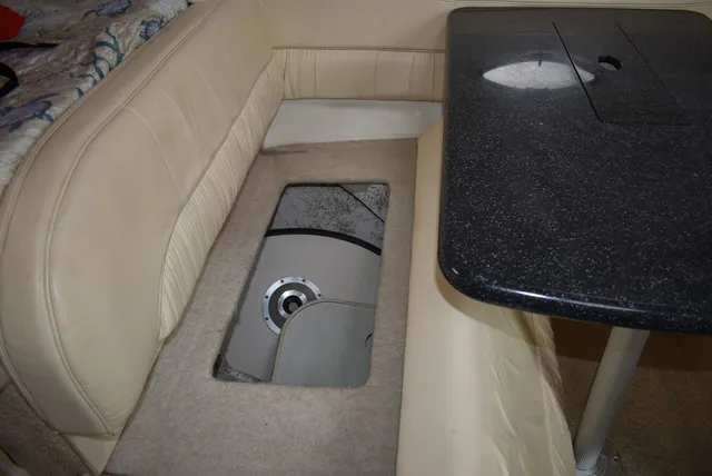 Slide: The Image of Bayliner Marine 3300 SCR Cruiser 2001 - 57