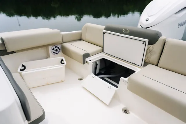 Slide: The Image of Key West Boats 249 FS 2027 - 6