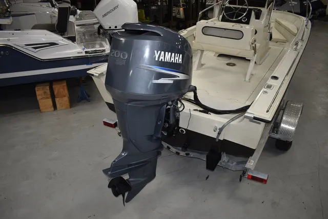 Slide: The Image of Boston Whaler 19 Outrage 1991 - 7