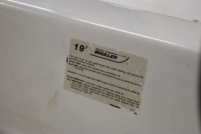 Slide: The Image of Boston Whaler 19 Outrage 1991 - 39