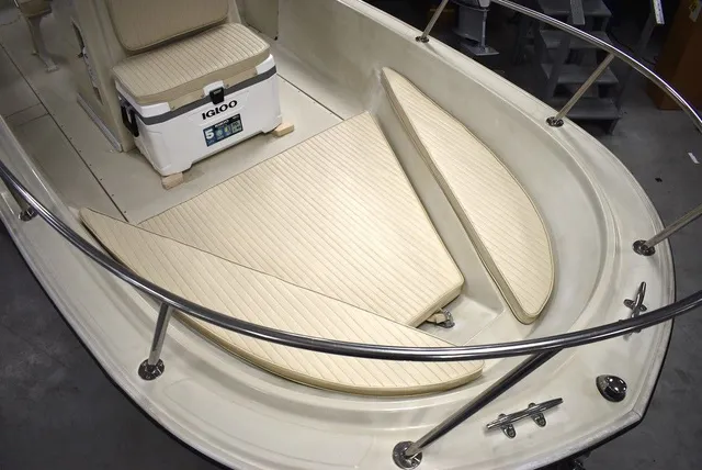 Slide: The Image of Boston Whaler 19 Outrage 1991 - 15