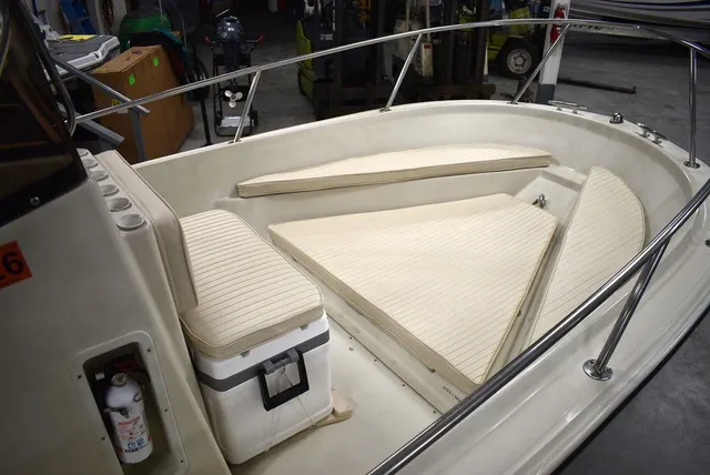 Slide: The Image of Boston Whaler 19 Outrage 1991 - 14