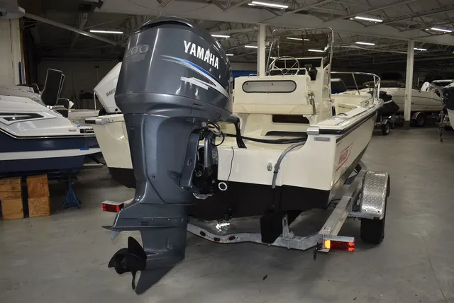 Slide: The Image of Boston Whaler 19 Outrage 1991 - 6