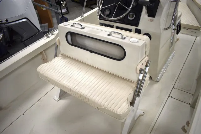Slide: The Image of Boston Whaler 19 Outrage 1991 - 20