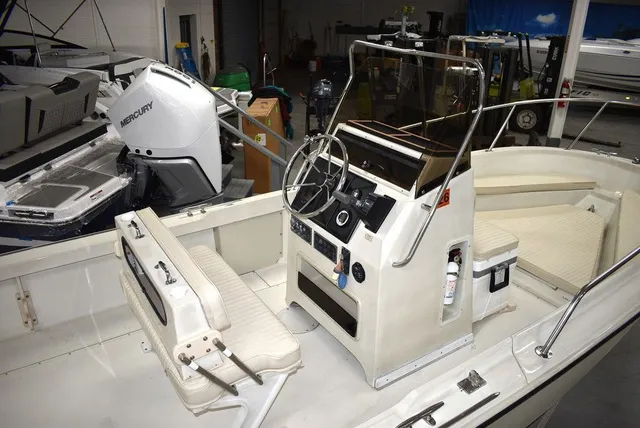 Slide: The Image of Boston Whaler 19 Outrage 1991 - 11