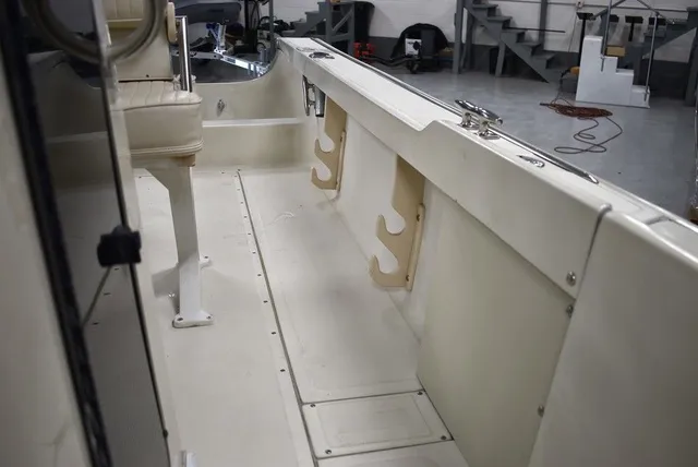 Slide: The Image of Boston Whaler 19 Outrage 1991 - 34