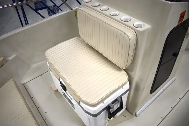 Slide: The Image of Boston Whaler 19 Outrage 1991 - 29